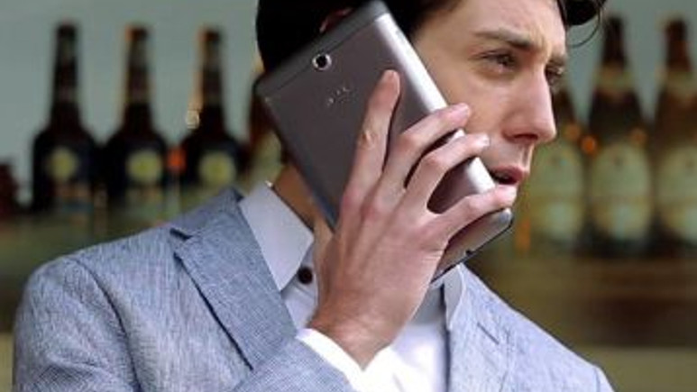 2014 yılının en büyük telefonu Asus FonePad 7