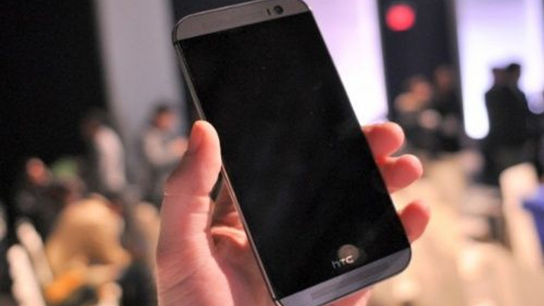 HTC M8'e uygulanan iki zorlu test! Peki sonuç ne? (Video)
