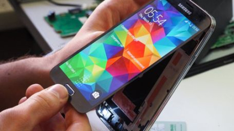 Galaxy S5'i düşürürseniz size kaça patlar!