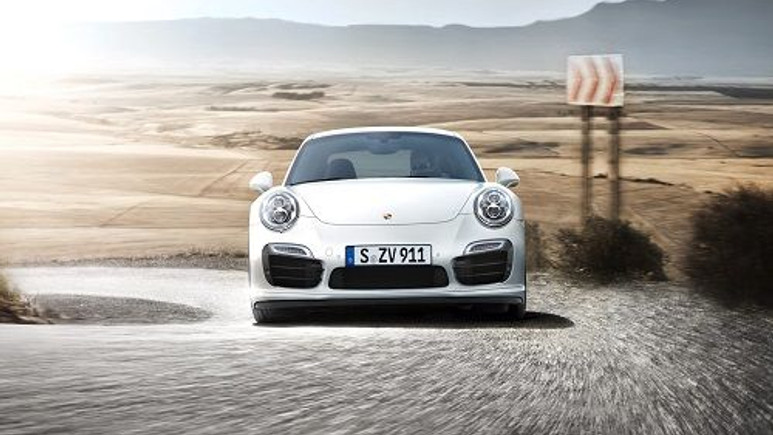 Porsche 2015 model 911 Turbo S modelini tanıttı
