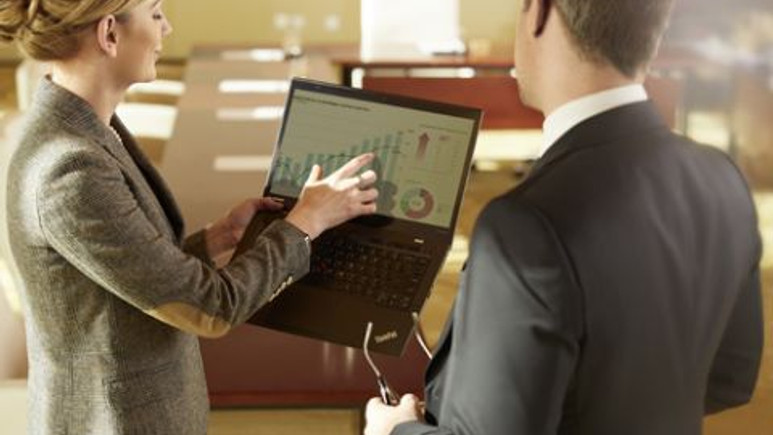 Lider Lenovo ödüle doymuyor