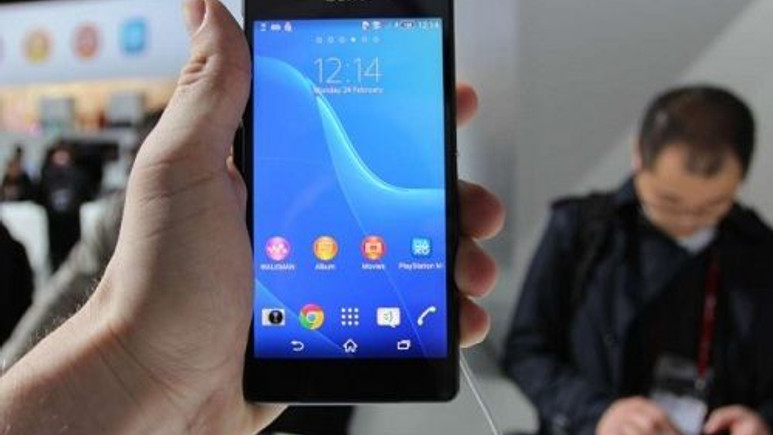 Xperia Z2 cephesinde ilk erteleme gerçekleşti