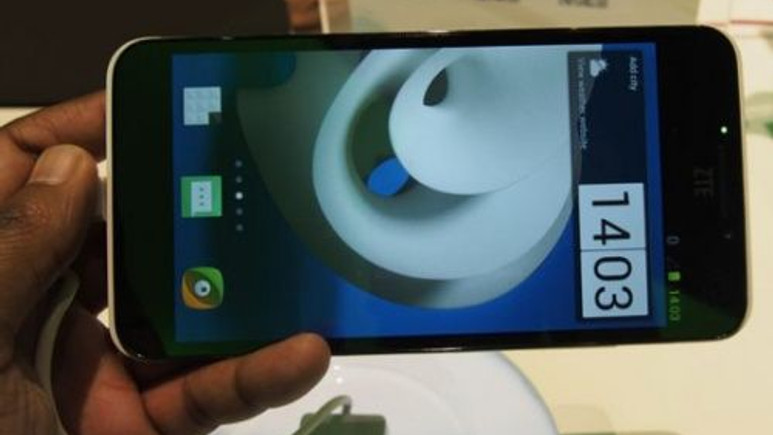 Bu akıllı telefon yok satıyor!
