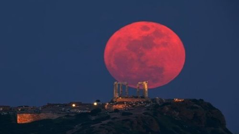 Dünya, yarın gerçekleşecek kanlı Ay tutulmasına kilitlendi!