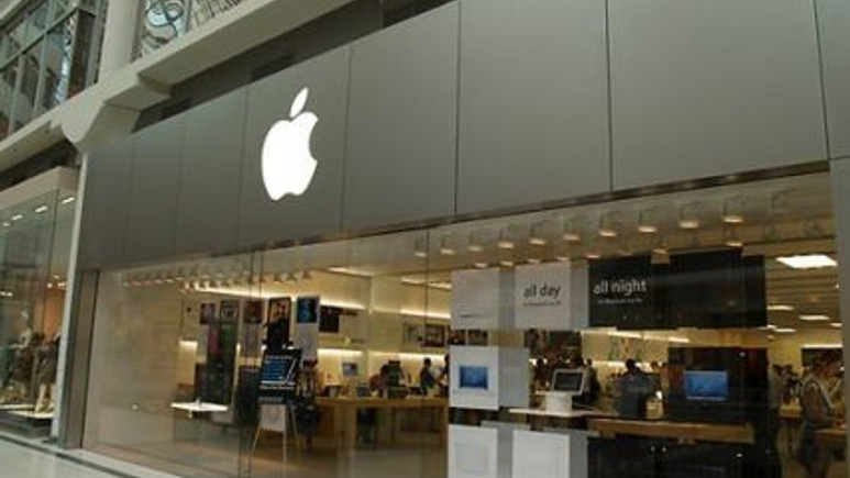 Apple Store'da iPhone 6 Plus eğilme testi yaparken yakalandılar (Video)
