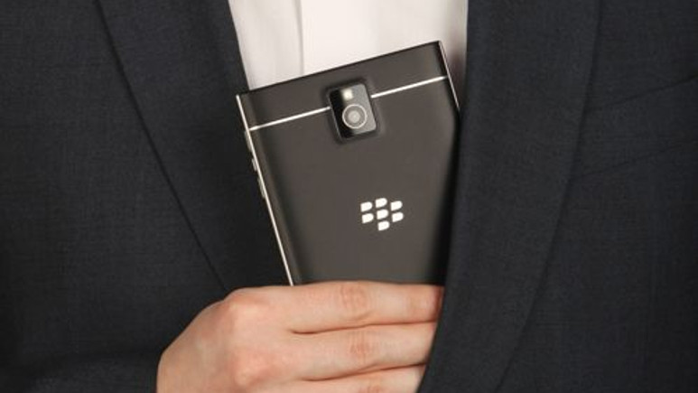 BlackBerry'nin benzersiz telefonu BlackBerry Passport yine görüntülendi