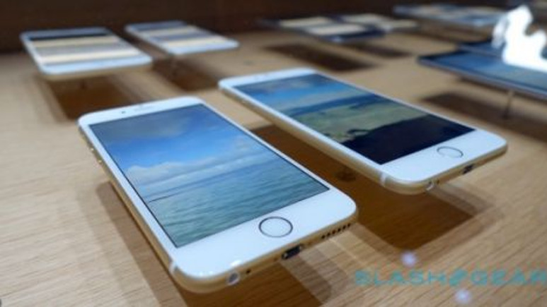 iPhone 6 neden eğiliyor? İşte eğilme testi! (Video)