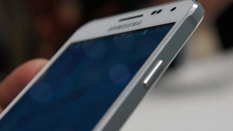 Samsung Galaxy A7 5.5-inç ekrana sahip olacak