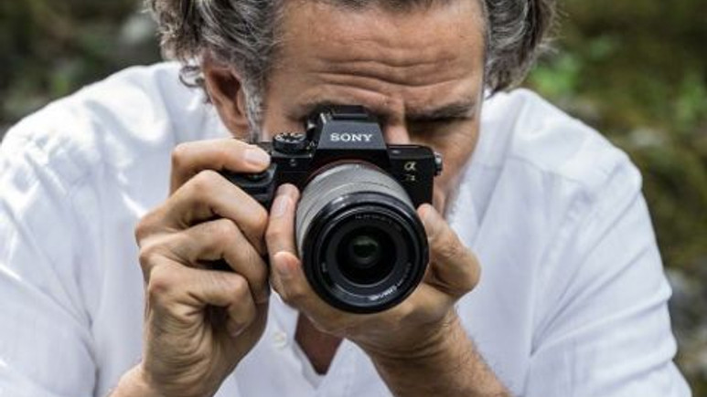Sony yeni kamerası A7 II ile sınırları zorluyor
