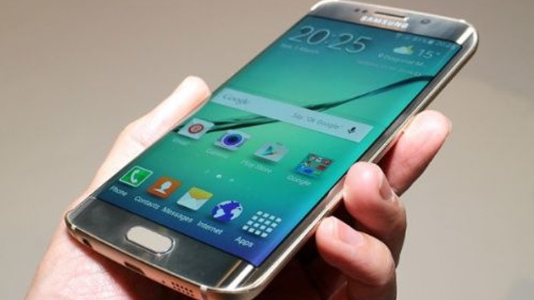 Samsung, Galaxy S6 Edge'in kavisli ekran üretiminde sorunlar yaşıyor!