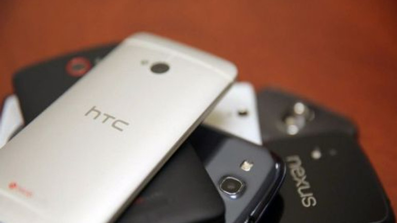 Akıllı telefon beklerken bakın kutudan ne çıktı?
