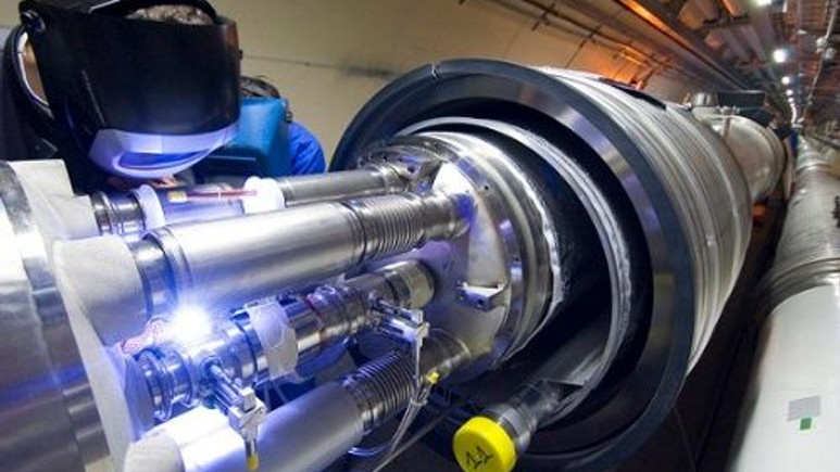 Cern'in Hadron çarpıştırıcı kısa devre yaptı!