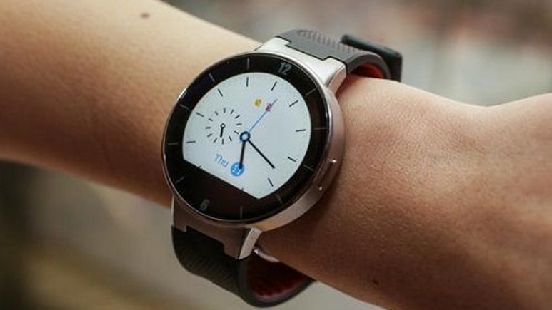 Alcatel'in uygun fiyatlı akıllı saati OneTouch Watch ön siparişte