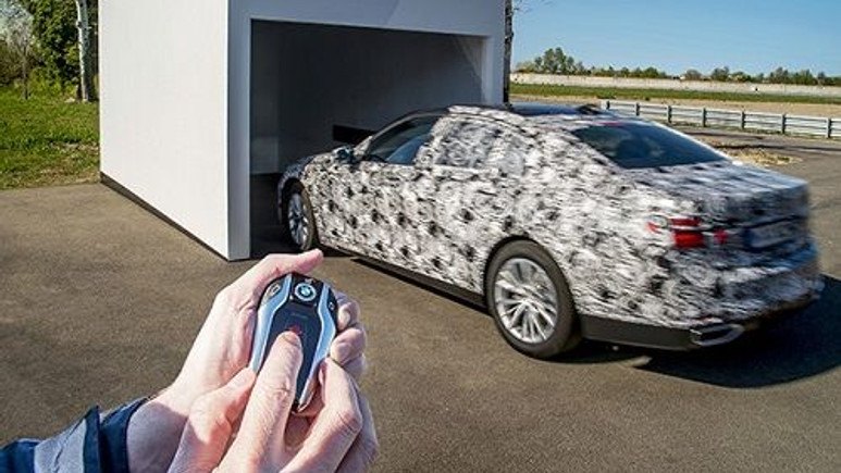 BMW'nin 7 serisinde uzaktan kumandayla park etme özelliği yer alacak