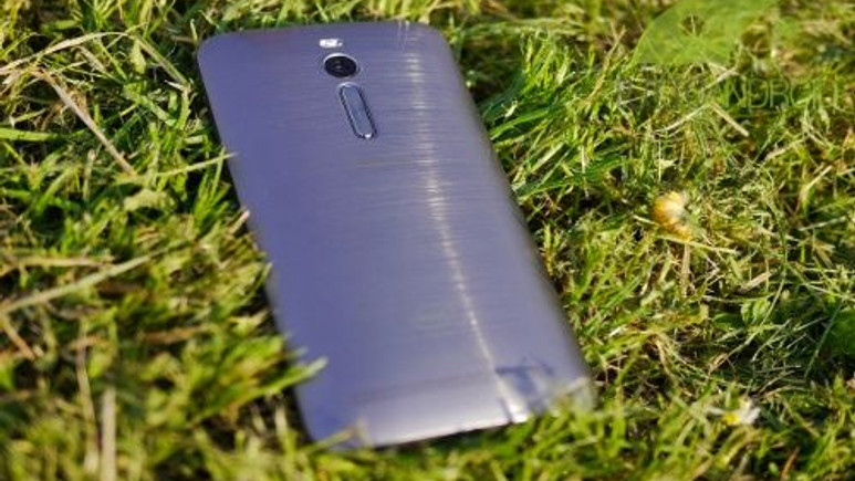 Asus Zenfone 2 ilk Android 5.0 performans güncellemesini aldı