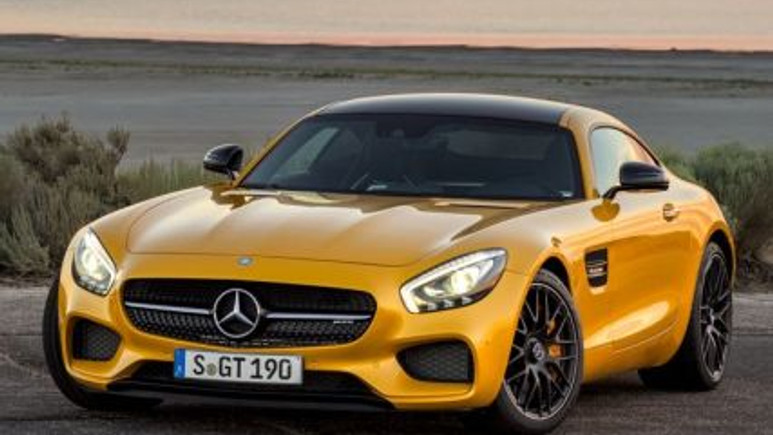 Mercedes AMG GT S vs Porsche 911 Turbo (Video)