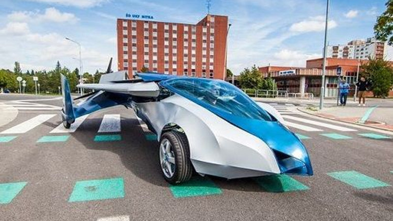 Uçan araba AeroMobil test sürüşünde yere çakıldı