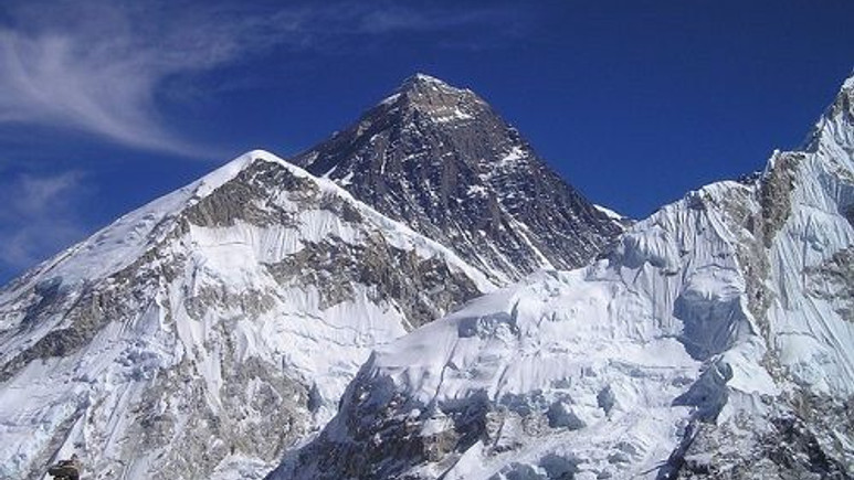 Nepal deprem Everest’in boyunu kısalttı