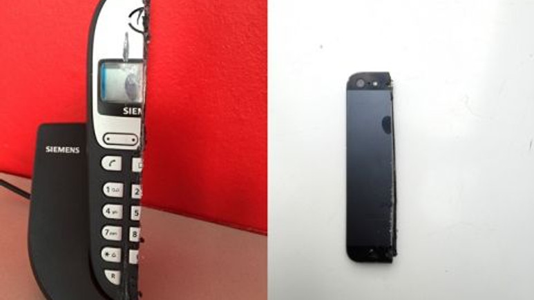 Çılgın adamın ikiye böldüğü eşyaların yarımları satışa sunuldu