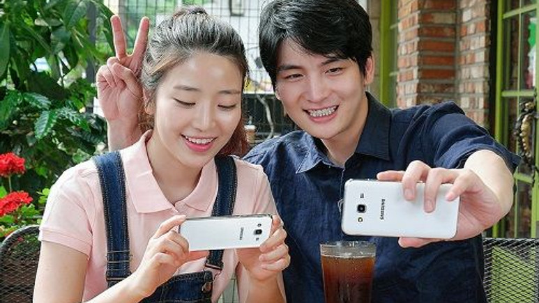 Selfie odaklı Galaxy J5 satışa çıktı