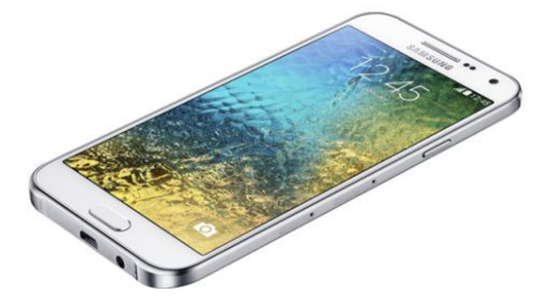 Galaxy E5 için Android 5.1.1 Lollipop dağıtımı başladı