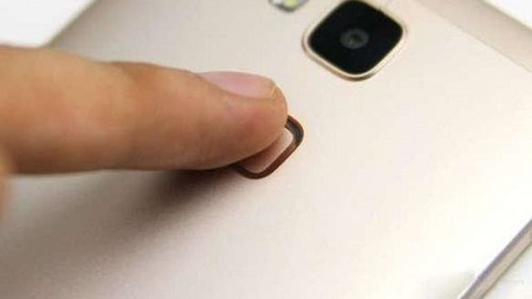Huawei Mate 8 plastik kasa ve farklı bir şarj girişiyle gelebilir