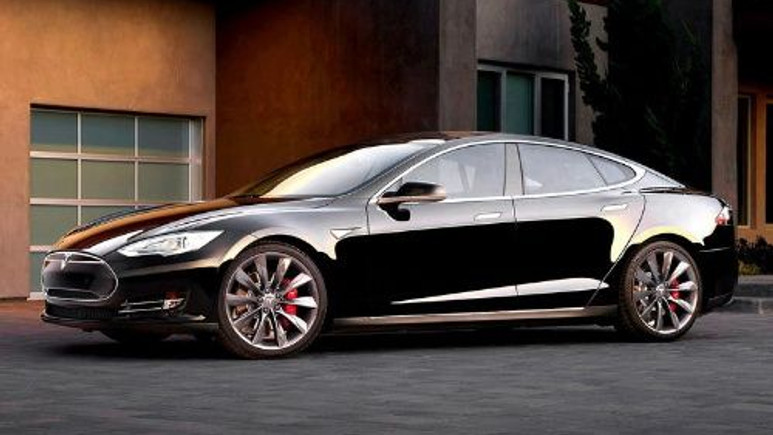 Jeep'den sonra bu kez Tesla Model S hacklendi!