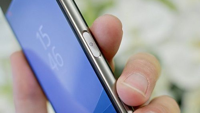 Xperia Z5'in parmak izi tarayıcısı oldukça hızlı çalışıyor
