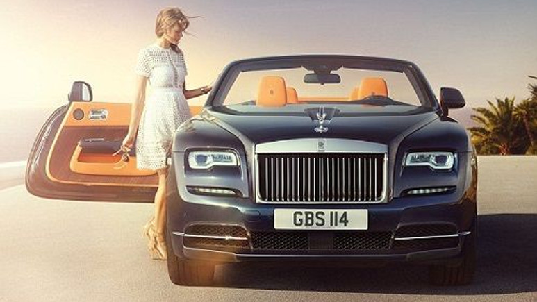 Rolls-Royce'tan tavanı 20 saniyede açılıp kapanan lüks otomobil: Dawn