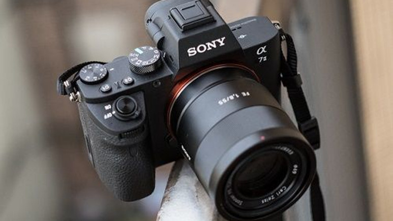 Sony A7R II, 14-bit RAW desteğine kavuşuyor