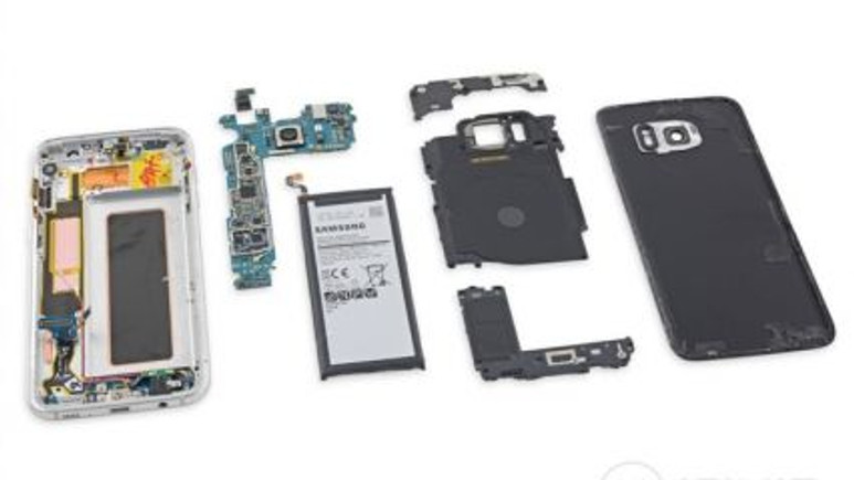 Şimdi de Galaxy S7 Edge'i parçaladılar!