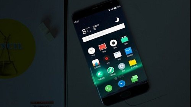 6GB RAM'e sahip bir telefon daha geliyor