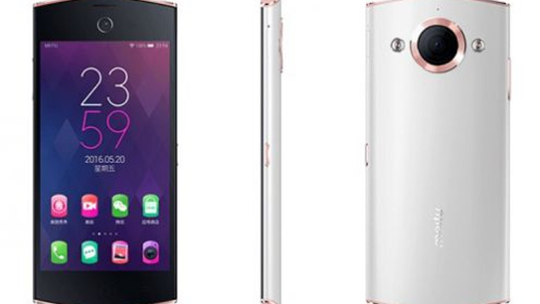 21 megapiksel ön kameralı Meitu V4 kutu açılışı