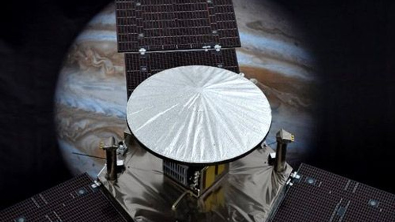 Juno'nun Jüpiter'den çektiği ilk görüntüler...