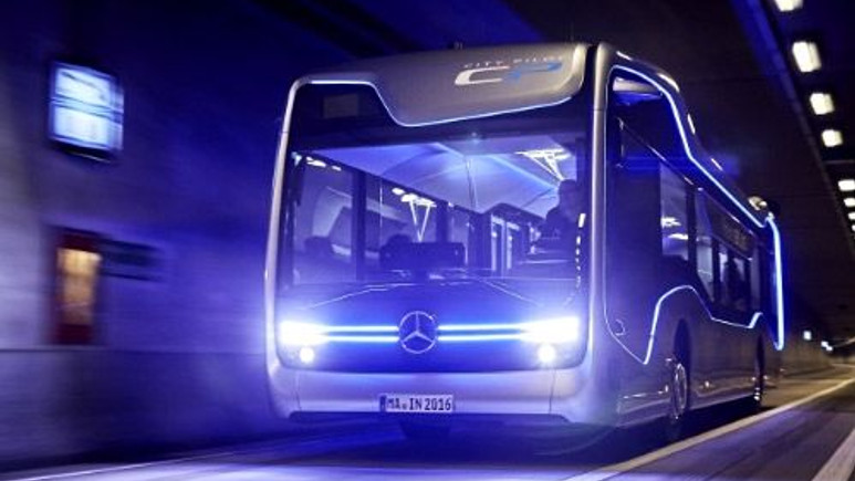 Mercedes'in sürücüsüz otobüsü şehir turunda