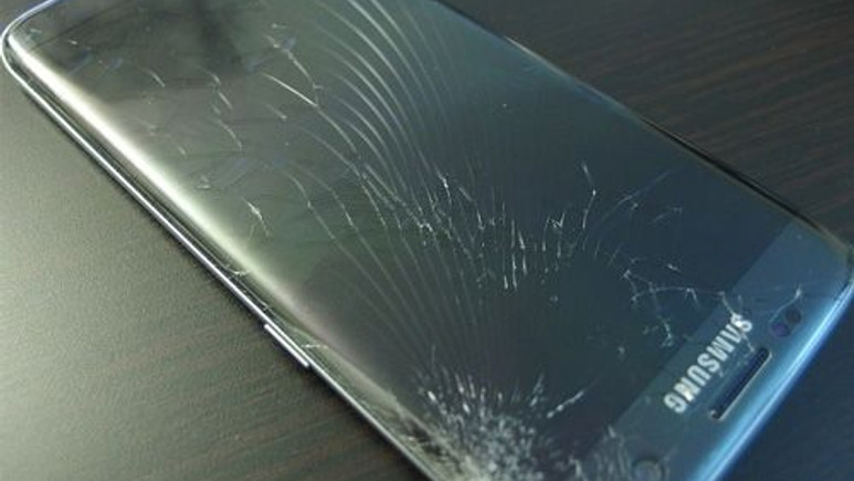 Akıllı telefon ekranı değiştirmede büyük tehlike!