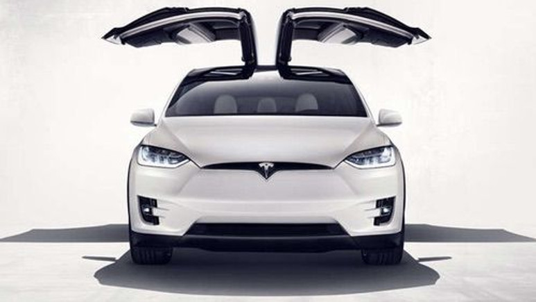 Tesla'nın otomatik pilotu Apple mühendisine emanet!