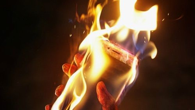 Samsung, Note 7'nin patlama nedenini biliyor ama neden söylemiyor?