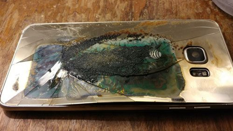 Patlayan Galaxy S6 Edge komodini yaktı