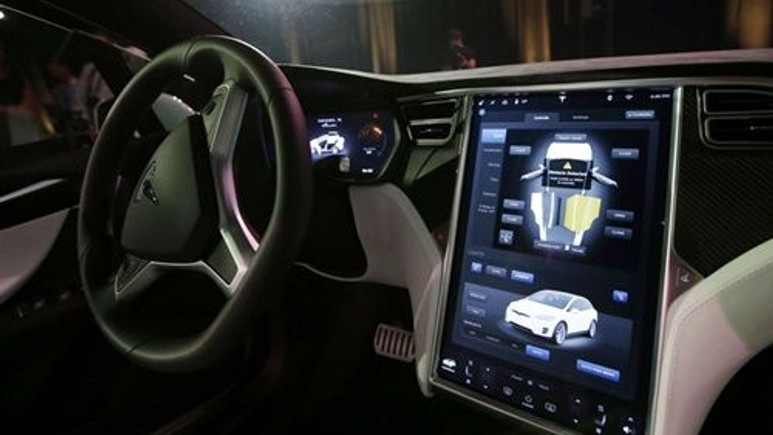 Tesla'nın yeni sürüm Autopilot'u çok yakında geliyor!