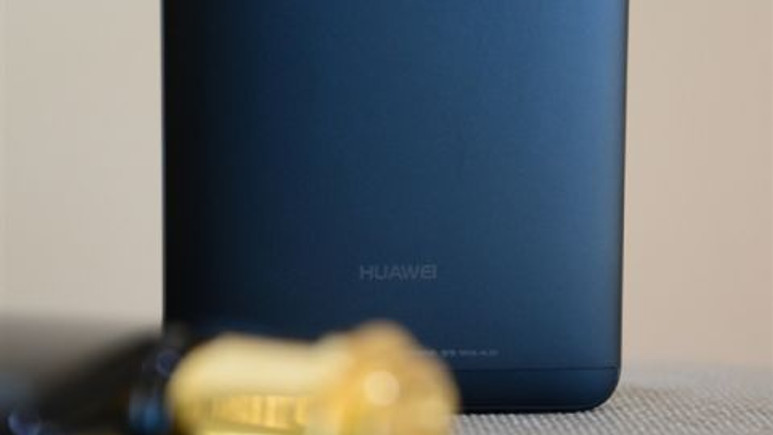 Huawei Mate 10 Lite sızdırıldı (Video)