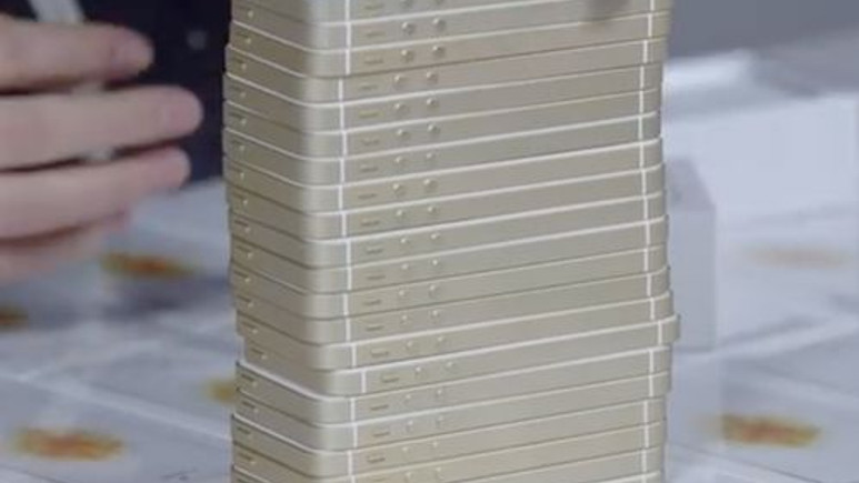 108 adet iPhone ile Jenga oynadı!