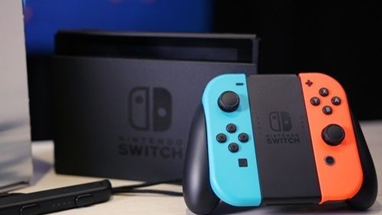 Nintendo Switch 305 metreden düşerse ne olur?