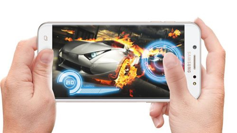 Çift kameralı Galaxy J7+ artık resmi!