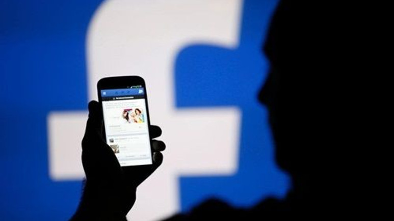 Facebook renkleniyor!