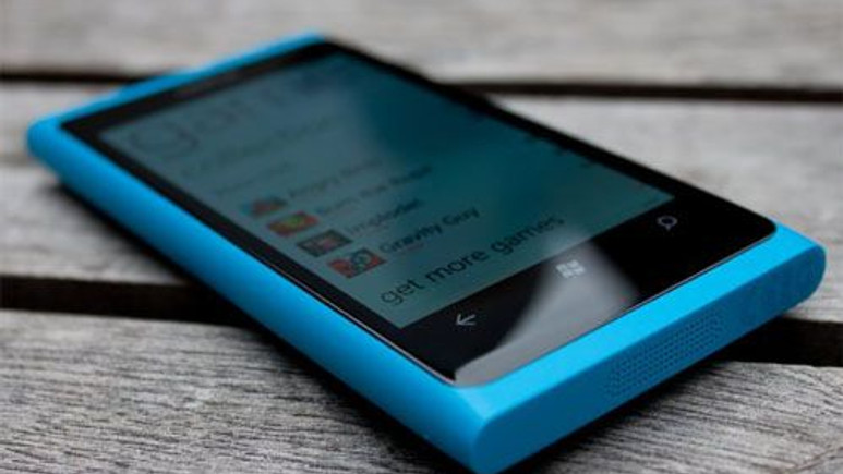 Göle düşen Lumia 800 3.5 ay sonra bulundu! Hala çalışıyor!