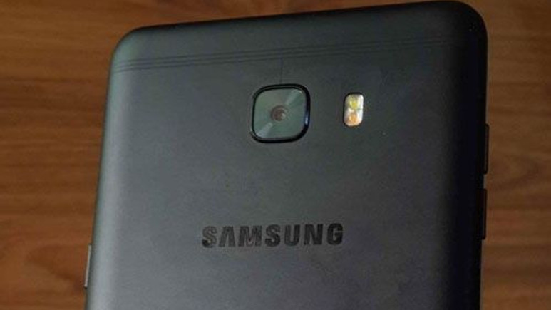 Galaxy C9 Pro'nun mat siyah rengi sızdırıldı