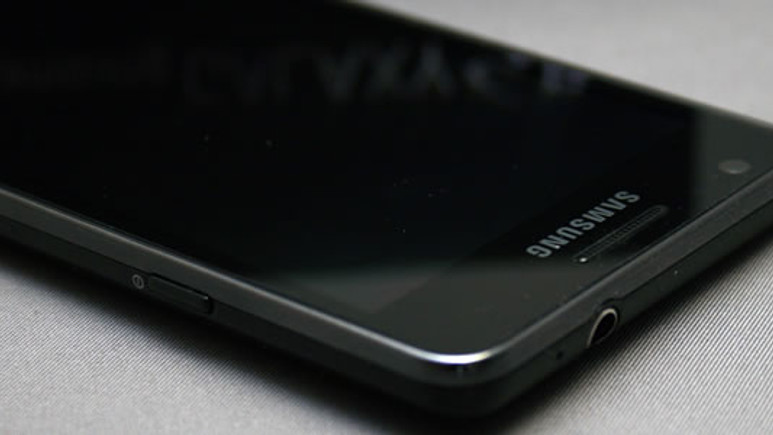 Samsung'dan Galaxy S'e Android 4.0'ın alternatifi geldi!