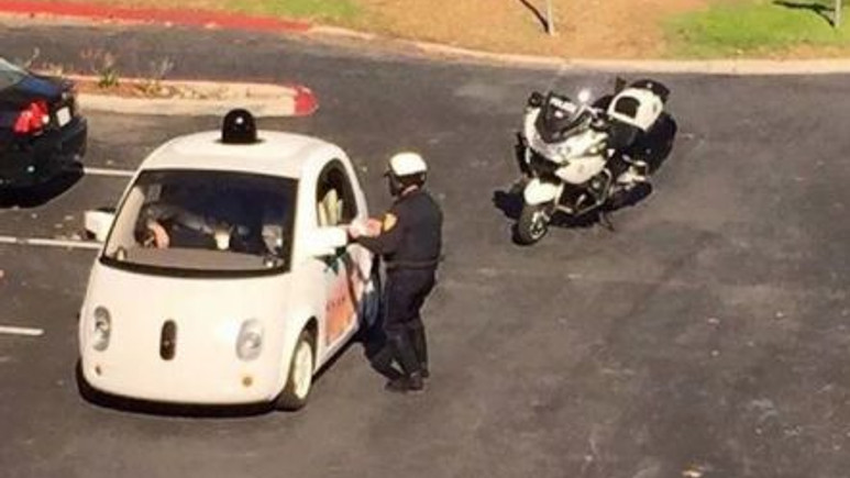 Google Car, Polis Tarafından Durduruldu