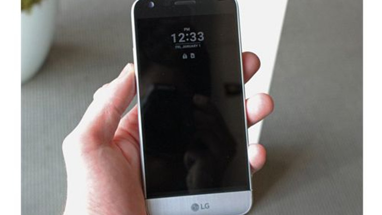 LG G5'in kasası plastik mi?